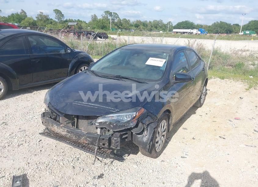 Photo 2 of 2019 Toyota Corolla LE (VIN 5YFBURHE6KP947344)