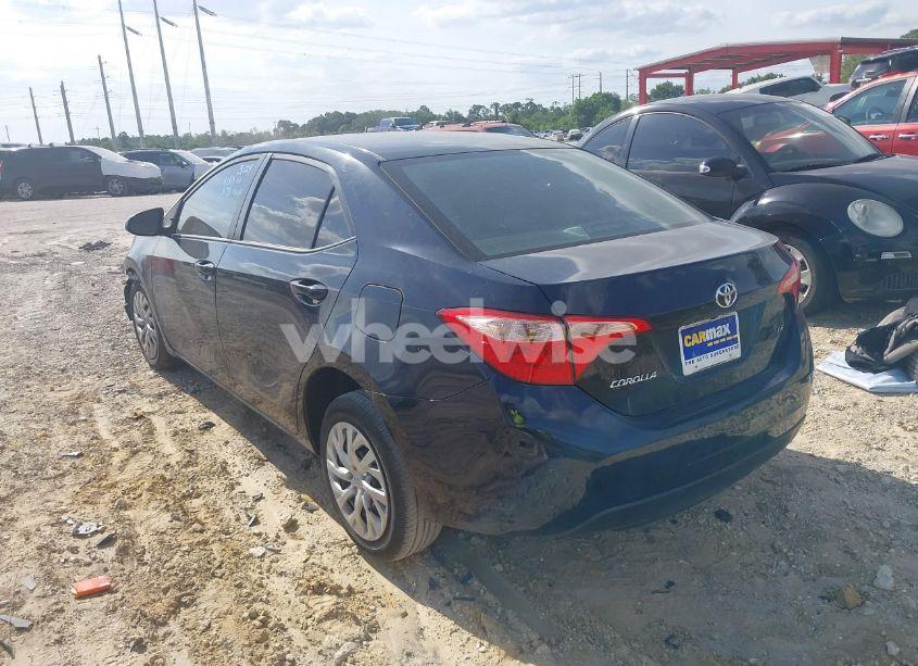 Photo 3 of 2019 Toyota Corolla LE (VIN 5YFBURHE6KP947344)