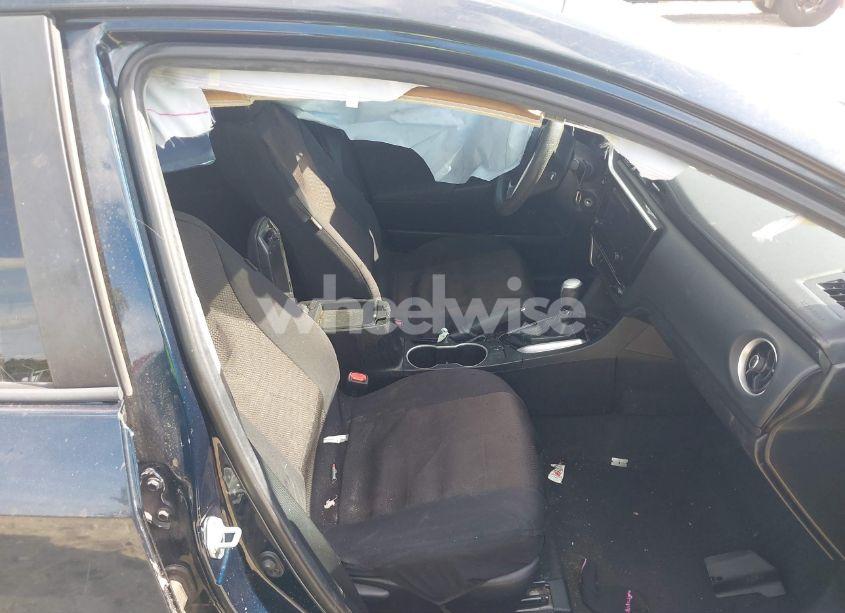 Photo 5 of 2019 Toyota Corolla LE (VIN 5YFBURHE6KP947344)