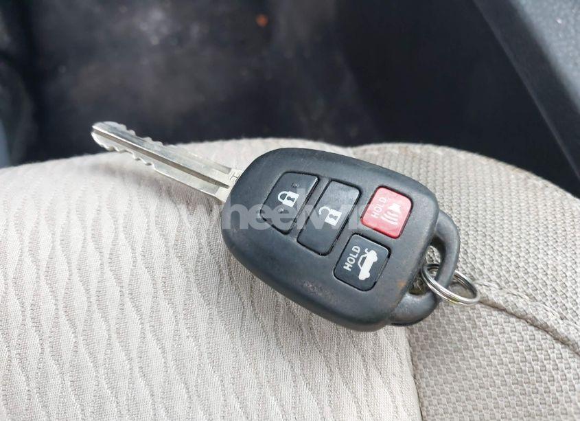 Photo 11 of 2014 Toyota Corolla LE (VIN 5YFBURHE7EP106234)