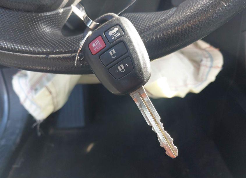 Photo 11 of 2014 Toyota Corolla LE (VIN 5YFBURHE7EP118898)