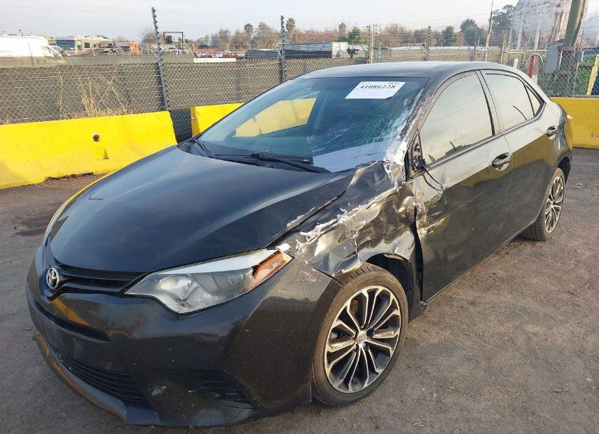 Photo 2 of 2014 Toyota Corolla LE (VIN 5YFBURHE7EP141971)