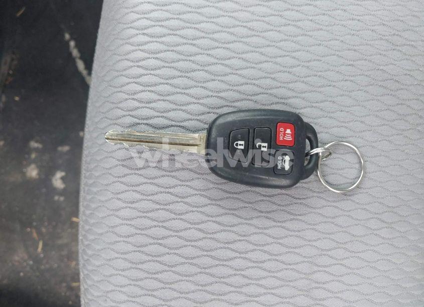 Photo 11 of 2014 Toyota Corolla LE (VIN 5YFBURHE7EP160925)