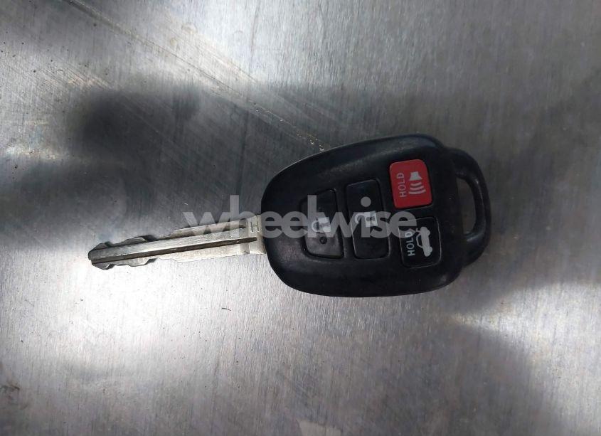 Photo 11 of 2015 Toyota Corolla LE (VIN 5YFBURHE7FP197863)