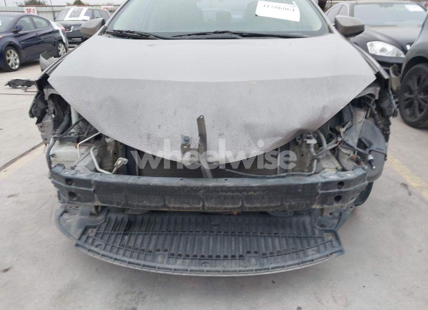 Photo 6 of 2015 Toyota Corolla LE (VIN 5YFBURHE7FP197863)