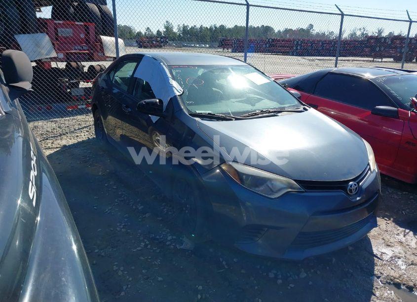 2015 Toyota Corolla LE (VIN 5YFBURHE7FP254207) main photo