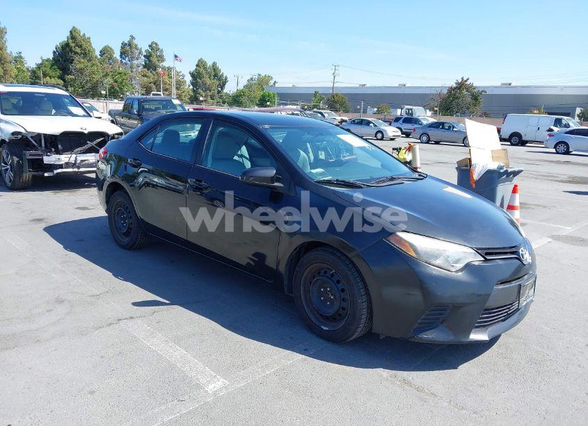2015 Toyota Corolla LE (VIN 5YFBURHE7FP265434) main photo