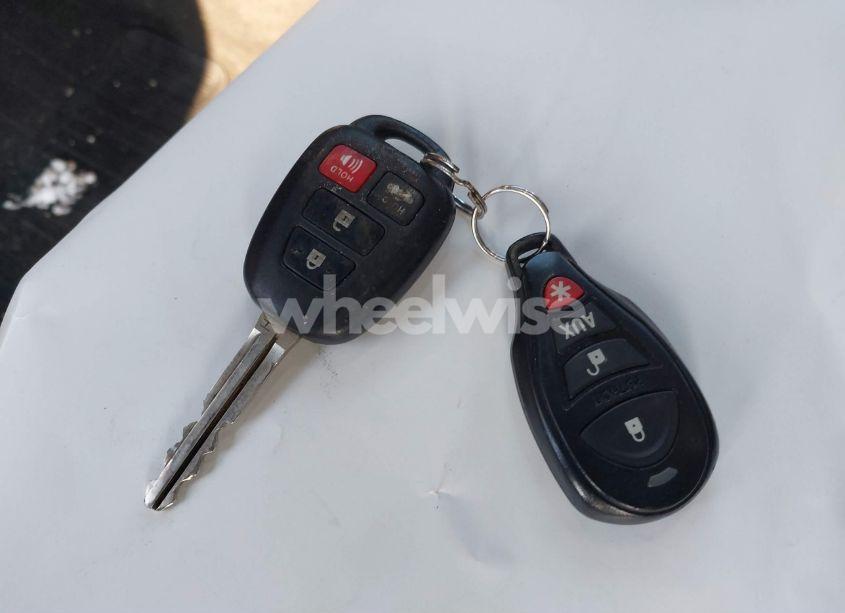 Photo 11 of 2015 Toyota Corolla LE (VIN 5YFBURHE7FP285893)