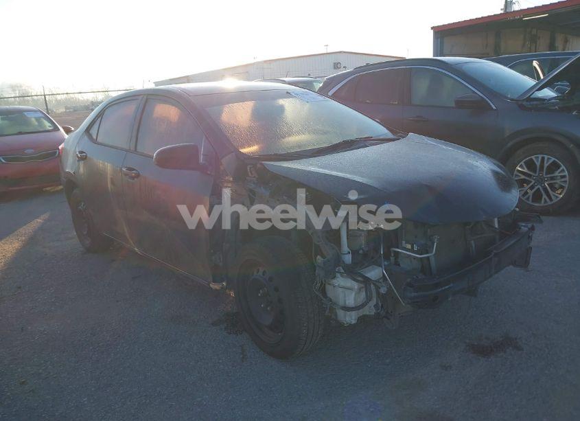 2015 Toyota Corolla LE (VIN 5YFBURHE7FP302322) main photo