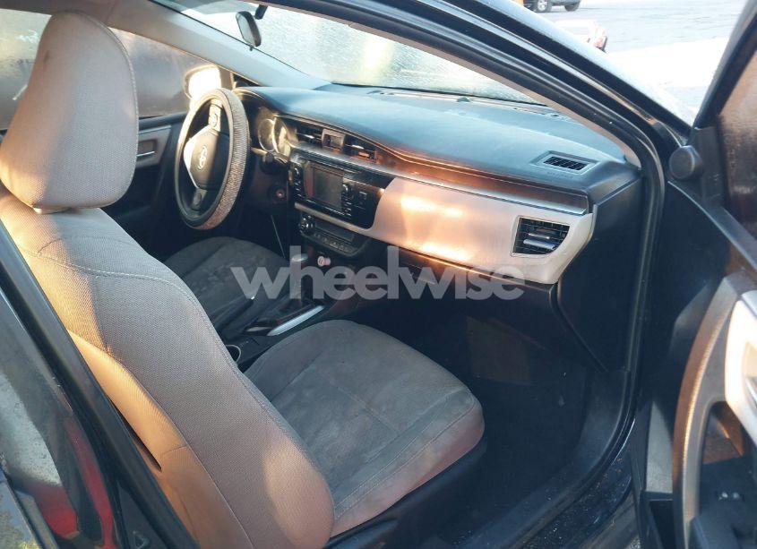 Photo 5 of 2015 Toyota Corolla LE (VIN 5YFBURHE7FP302322)