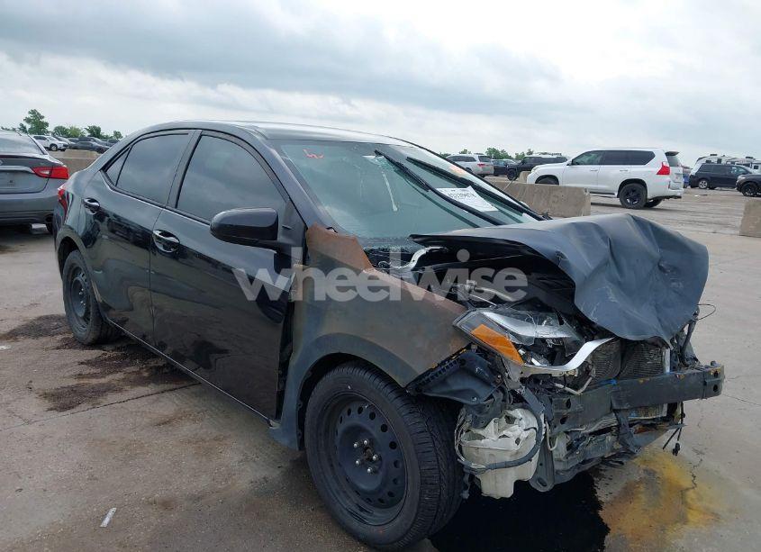 2015 Toyota Corolla LE (VIN 5YFBURHE7FP327673) main photo