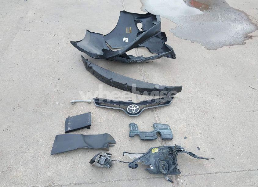 Photo 12 of 2015 Toyota Corolla LE (VIN 5YFBURHE7FP327673)