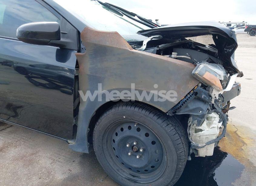 Photo 20 of 2015 Toyota Corolla LE (VIN 5YFBURHE7FP327673)