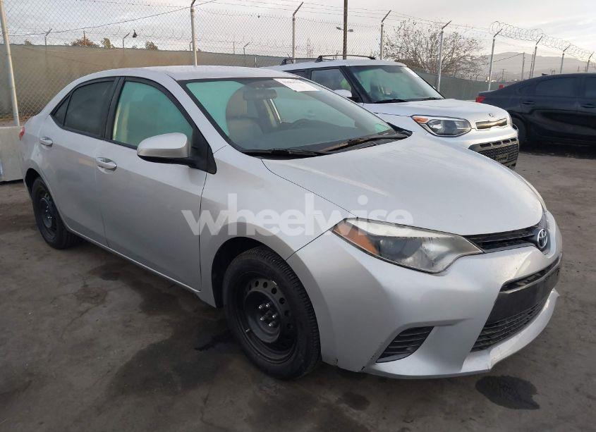 2015 Toyota Corolla LE (VIN 5YFBURHE7FP348930) main photo