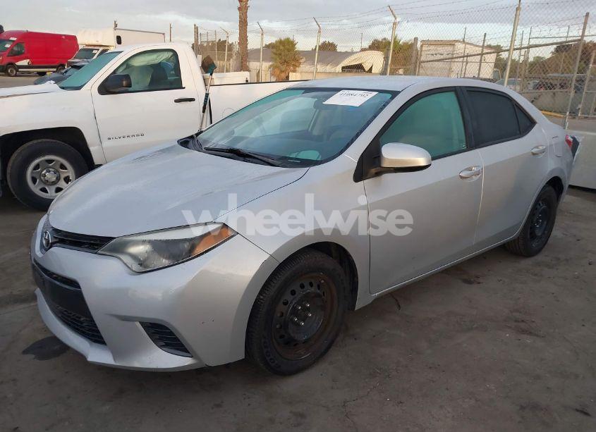 Photo 2 of 2015 Toyota Corolla LE (VIN 5YFBURHE7FP348930)