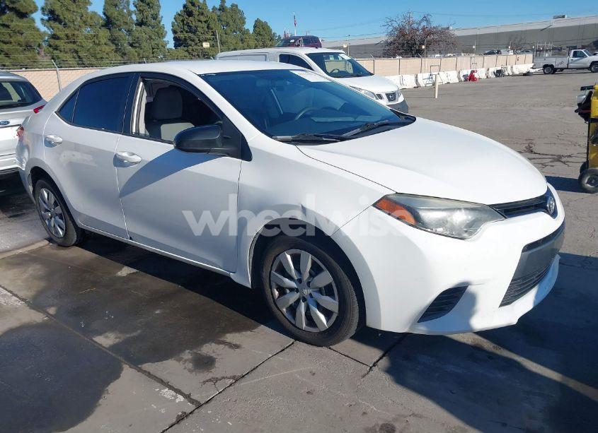2016 Toyota Corolla LE (VIN 5YFBURHE7GP525770) main photo