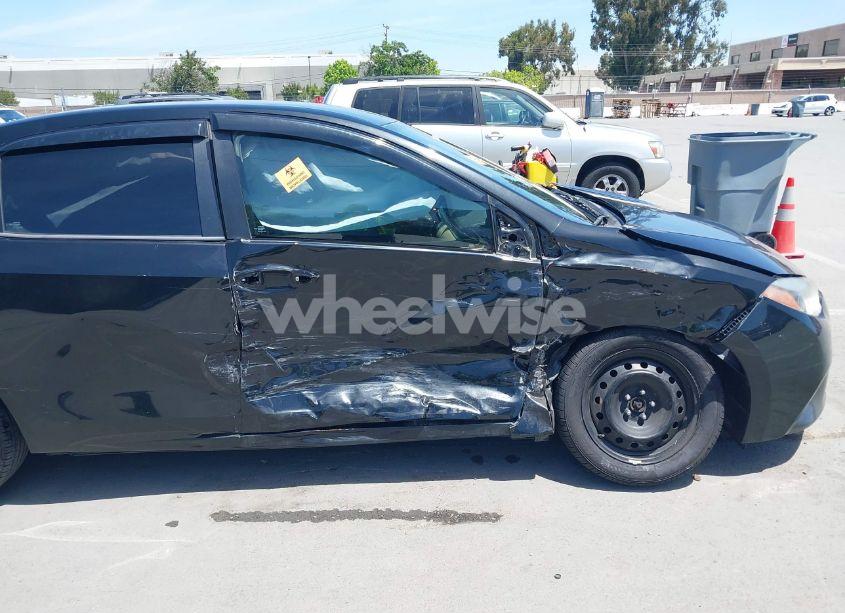 Photo 6 of 2016 Toyota Corolla LE (VIN 5YFBURHE7GP533562)