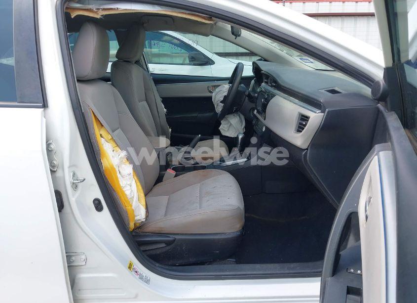 Photo 5 of 2016 Toyota Corolla LE (VIN 5YFBURHE7GP544108)