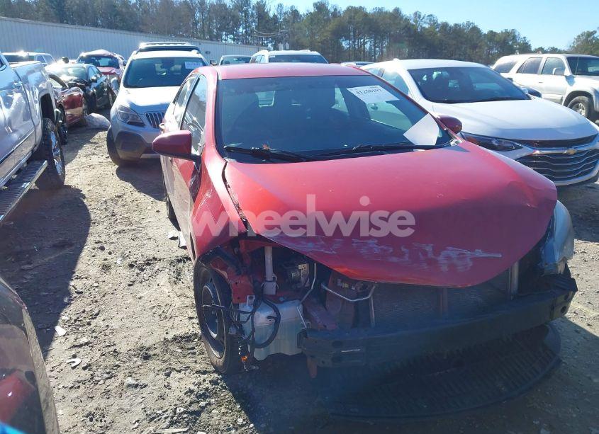 2016 Toyota Corolla LE (VIN 5YFBURHE7GP552855) main photo