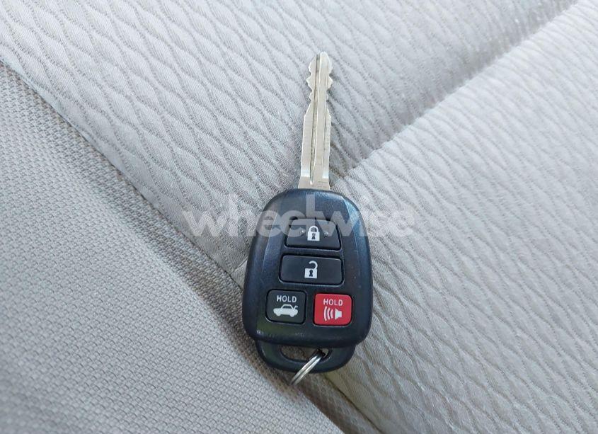 Photo 11 of 2016 Toyota Corolla LE (VIN 5YFBURHE7GP560681)