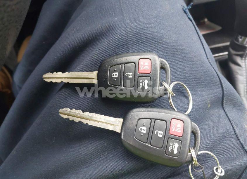 Photo 11 of 2017 Toyota Corolla LE (VIN 5YFBURHE7HP573514)