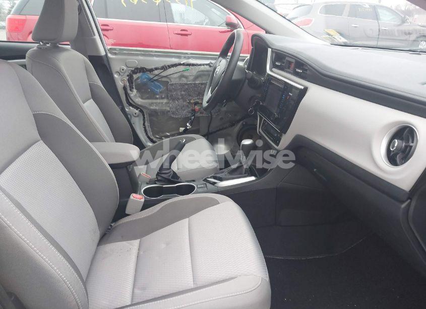 Photo 5 of 2017 Toyota Corolla LE (VIN 5YFBURHE7HP573514)