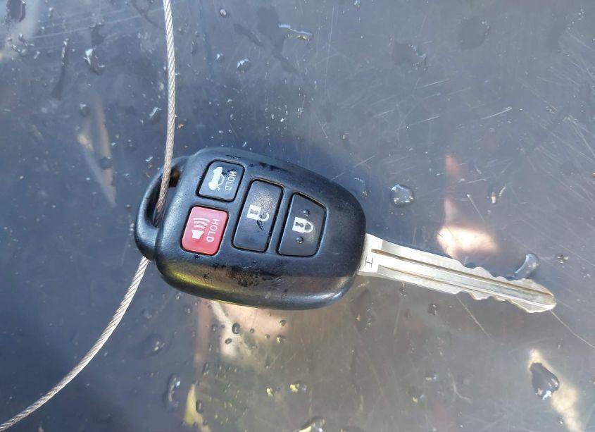 Photo 11 of 2017 Toyota Corolla SE (VIN 5YFBURHE7HP586229)