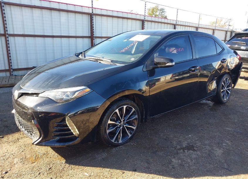 Photo 2 of 2017 Toyota Corolla SE (VIN 5YFBURHE7HP586229)