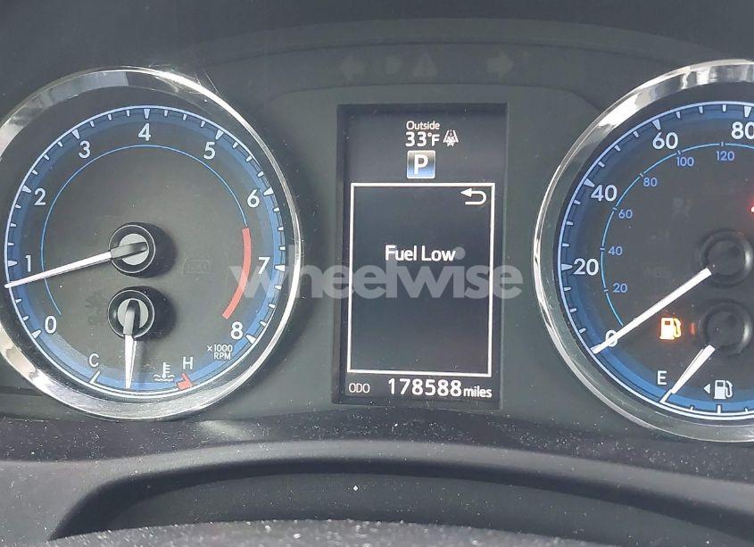 Photo 15 of 2017 Toyota Corolla SE (VIN 5YFBURHE7HP604535)