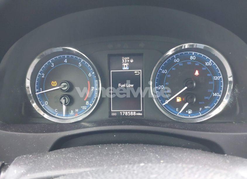 Photo 7 of 2017 Toyota Corolla SE (VIN 5YFBURHE7HP604535)