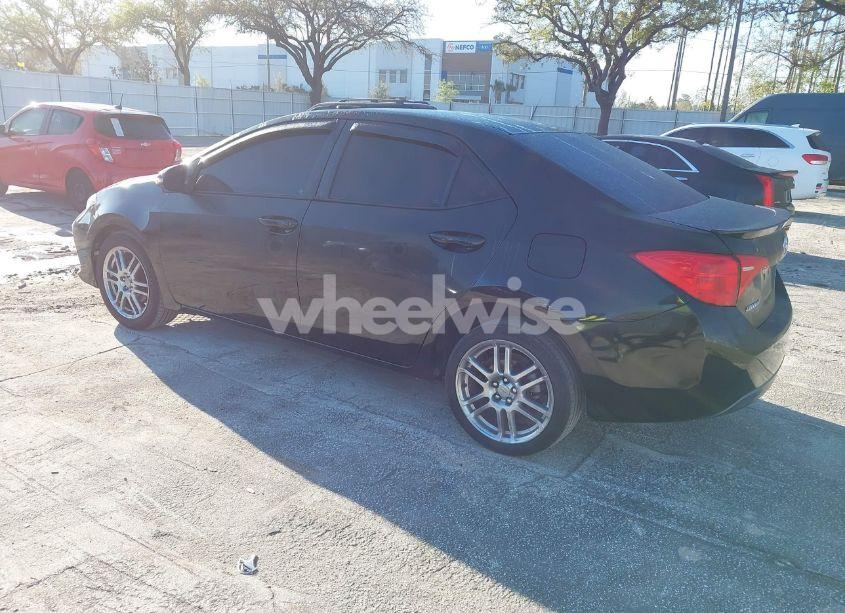 Photo 3 of 2017 Toyota Corolla SE (VIN 5YFBURHE7HP609539)