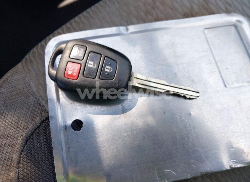 Photo 11 of 2017 Toyota Corolla LE (VIN 5YFBURHE7HP616233)