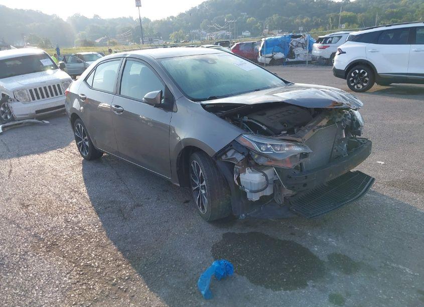 2017 Toyota Corolla SE (VIN 5YFBURHE7HP616670) main photo