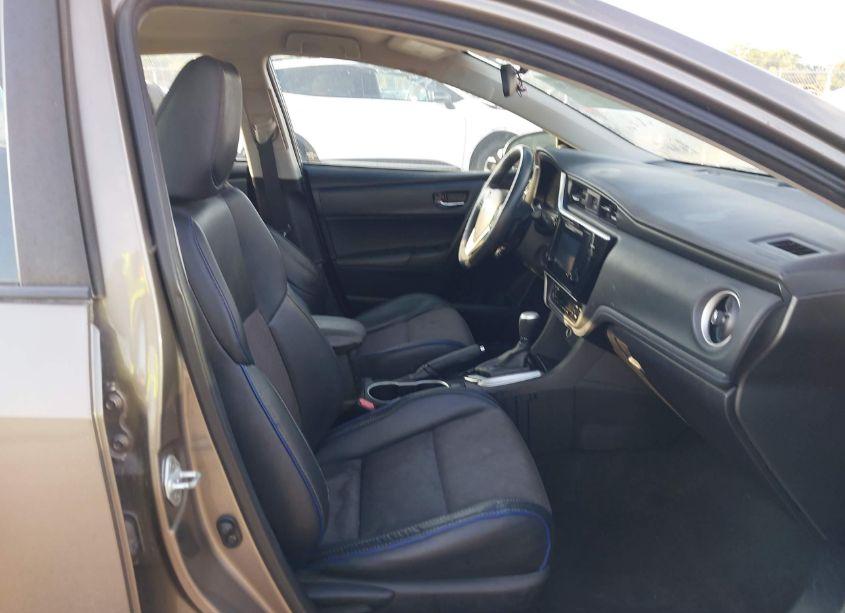 Photo 5 of 2017 Toyota Corolla SE (VIN 5YFBURHE7HP616670)