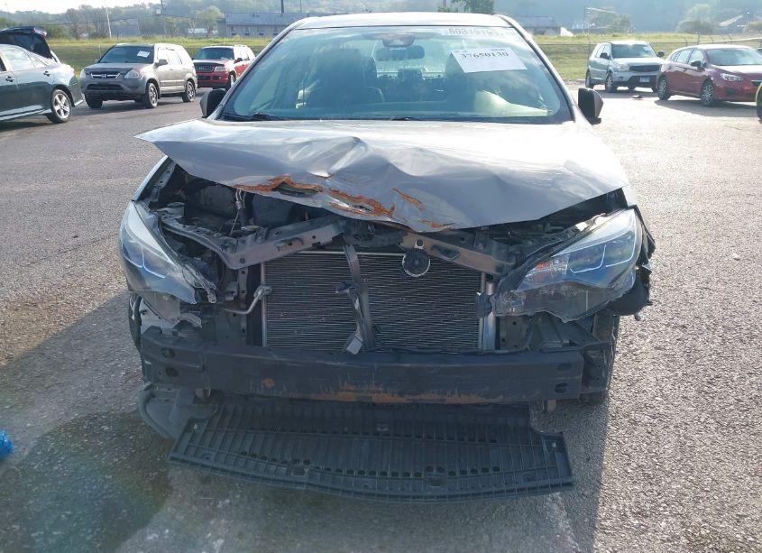 Photo 6 of 2017 Toyota Corolla SE (VIN 5YFBURHE7HP616670)