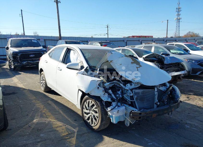 2017 Toyota Corolla LE (VIN 5YFBURHE7HP618385) main photo