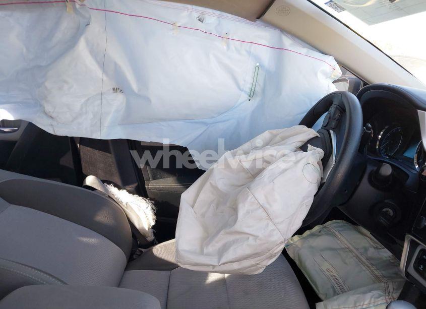 Photo 5 of 2017 Toyota Corolla LE (VIN 5YFBURHE7HP618385)