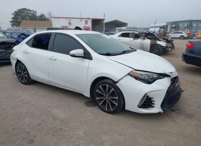 2017 Toyota Corolla SE (VIN 5YFBURHE7HP621075) main photo