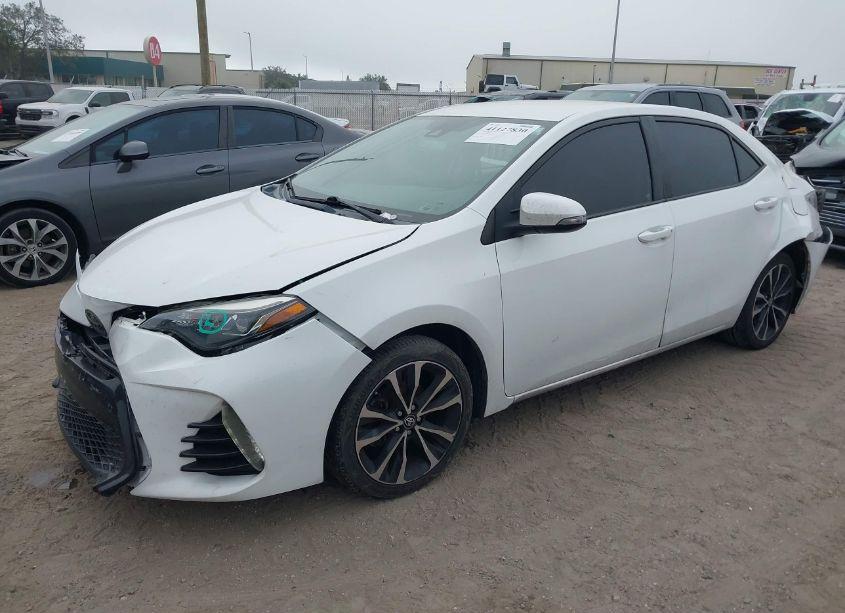 Photo 2 of 2017 Toyota Corolla SE (VIN 5YFBURHE7HP621075)