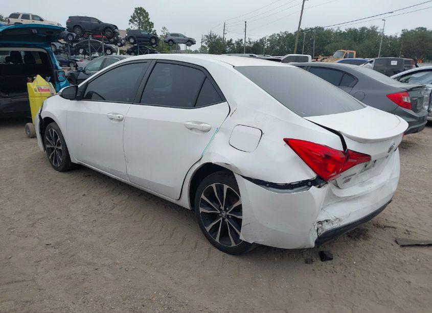 Photo 3 of 2017 Toyota Corolla SE (VIN 5YFBURHE7HP621075)