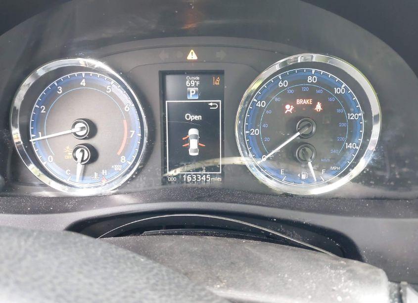 Photo 7 of 2017 Toyota Corolla SE (VIN 5YFBURHE7HP621075)