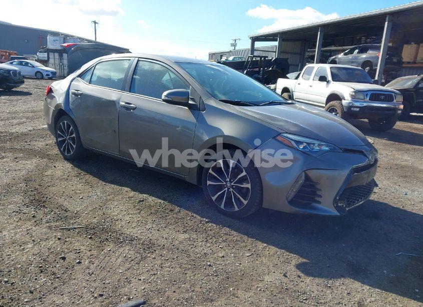 2017 Toyota Corolla SE (VIN 5YFBURHE7HP628155) main photo