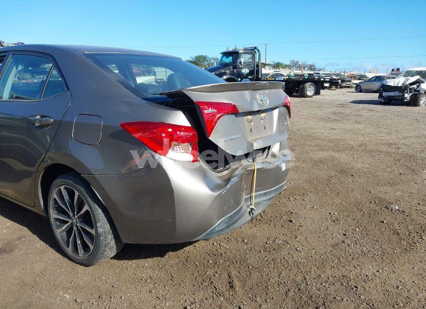 Photo 6 of 2017 Toyota Corolla SE (VIN 5YFBURHE7HP628155)