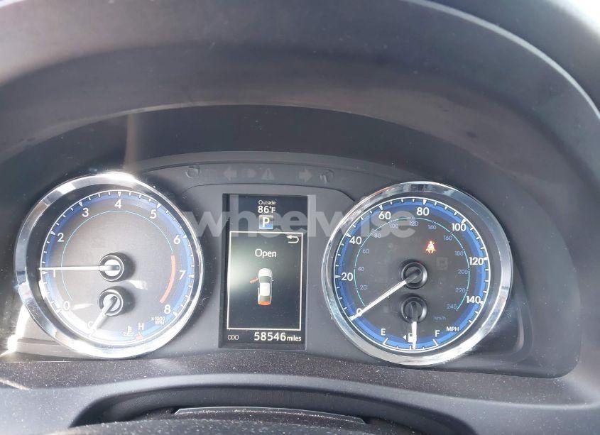 Photo 7 of 2017 Toyota Corolla SE (VIN 5YFBURHE7HP628155)