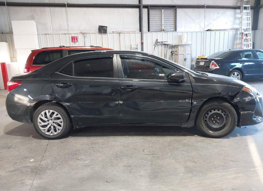 Photo 13 of 2017 Toyota Corolla LE (VIN 5YFBURHE7HP653511)