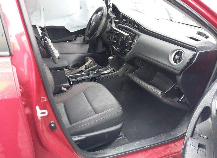 Photo 5 of 2017 Toyota Corolla LE (VIN 5YFBURHE7HP667439)