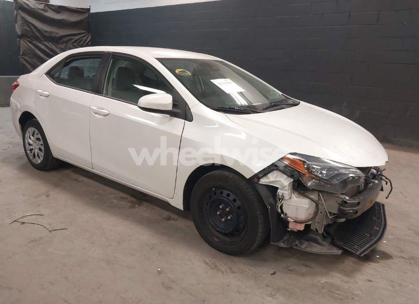 2017 Toyota Corolla LE (VIN 5YFBURHE7HP682720) main photo