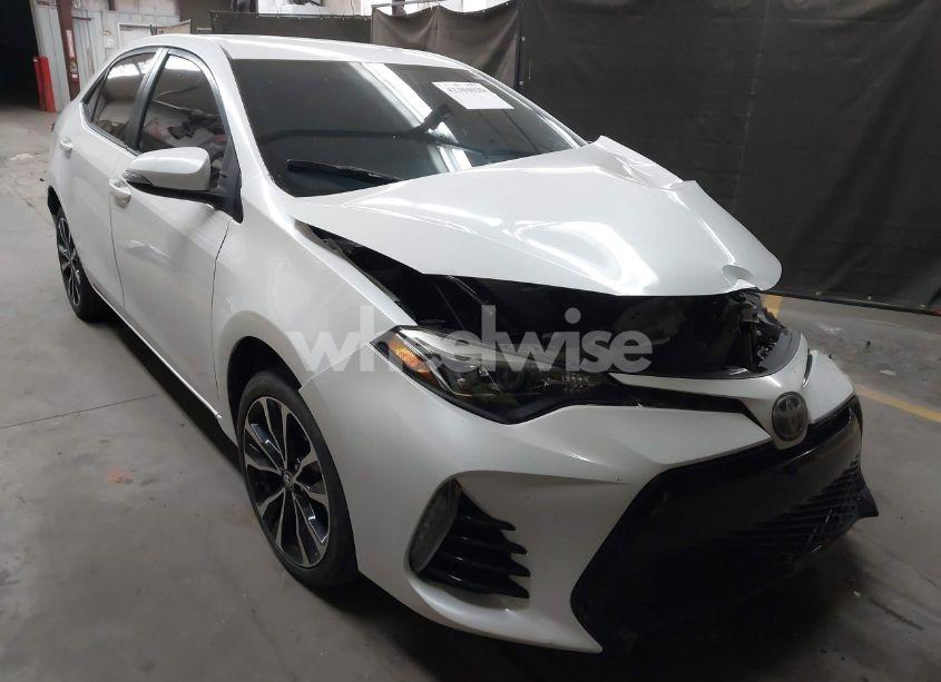 2017 Toyota Corolla SE (VIN 5YFBURHE7HP693037) main photo