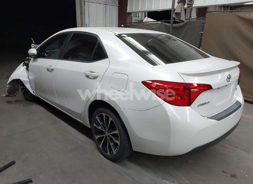Photo 3 of 2017 Toyota Corolla SE (VIN 5YFBURHE7HP693037)