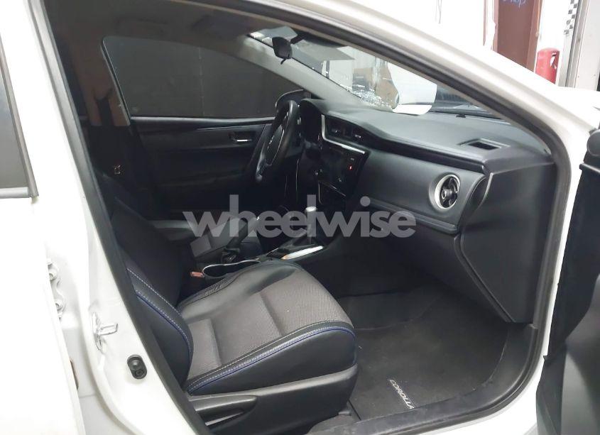 Photo 5 of 2017 Toyota Corolla SE (VIN 5YFBURHE7HP693037)